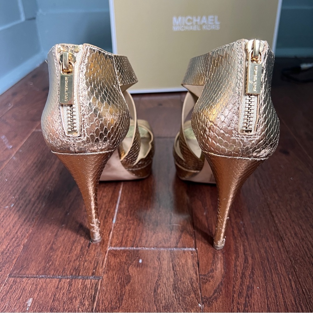 Michael Kors 8.5 Gold Snake Platform Pump Heels - Picture 5 of 11